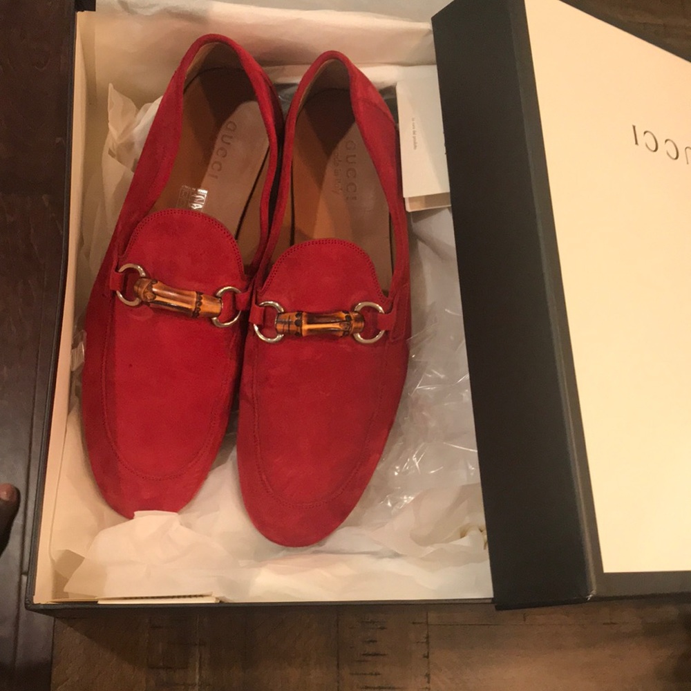 Gucci shoe. Almost new. Serial number is 368435
